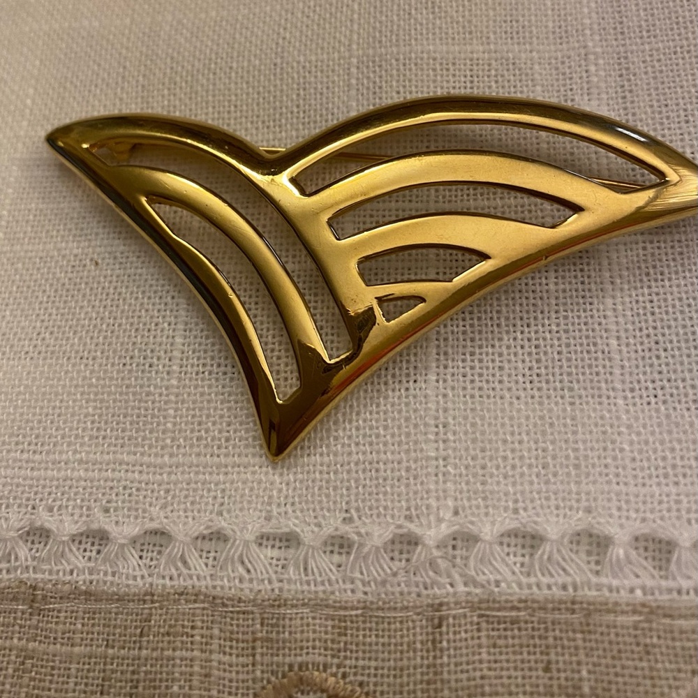Vintage Monet Gold Tone Wave Brooch